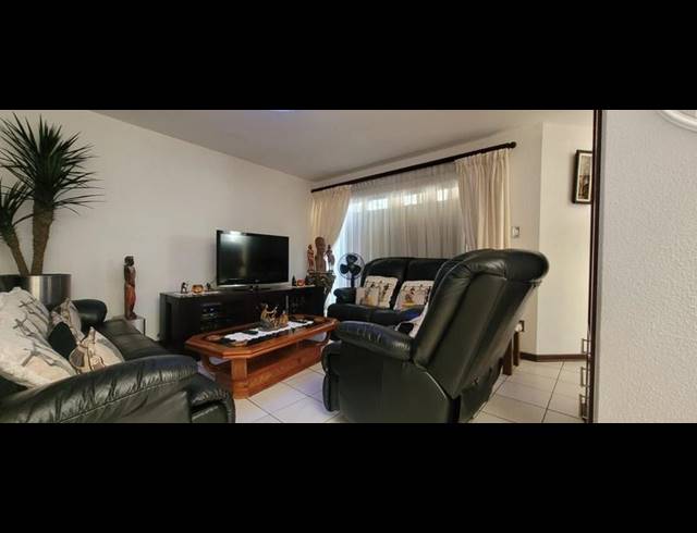 3 BEDROOM TOWNHOUSE FOR SALE IN BASSONIA